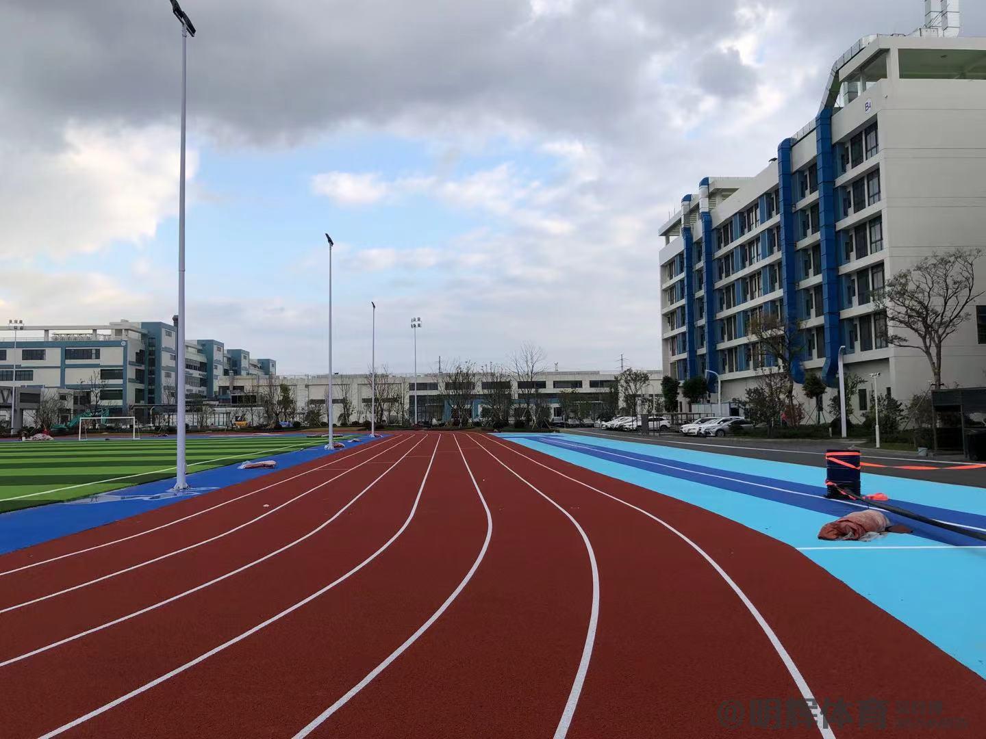 亚东透气型塑胶跑道的价格是多少